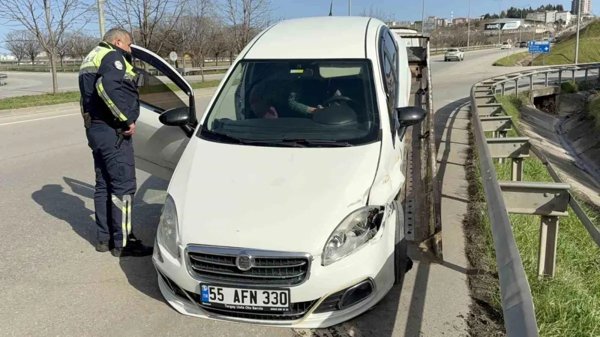 Samsun'da otomobil refüjü aşıp bariyere çarptı: 1 yaralı