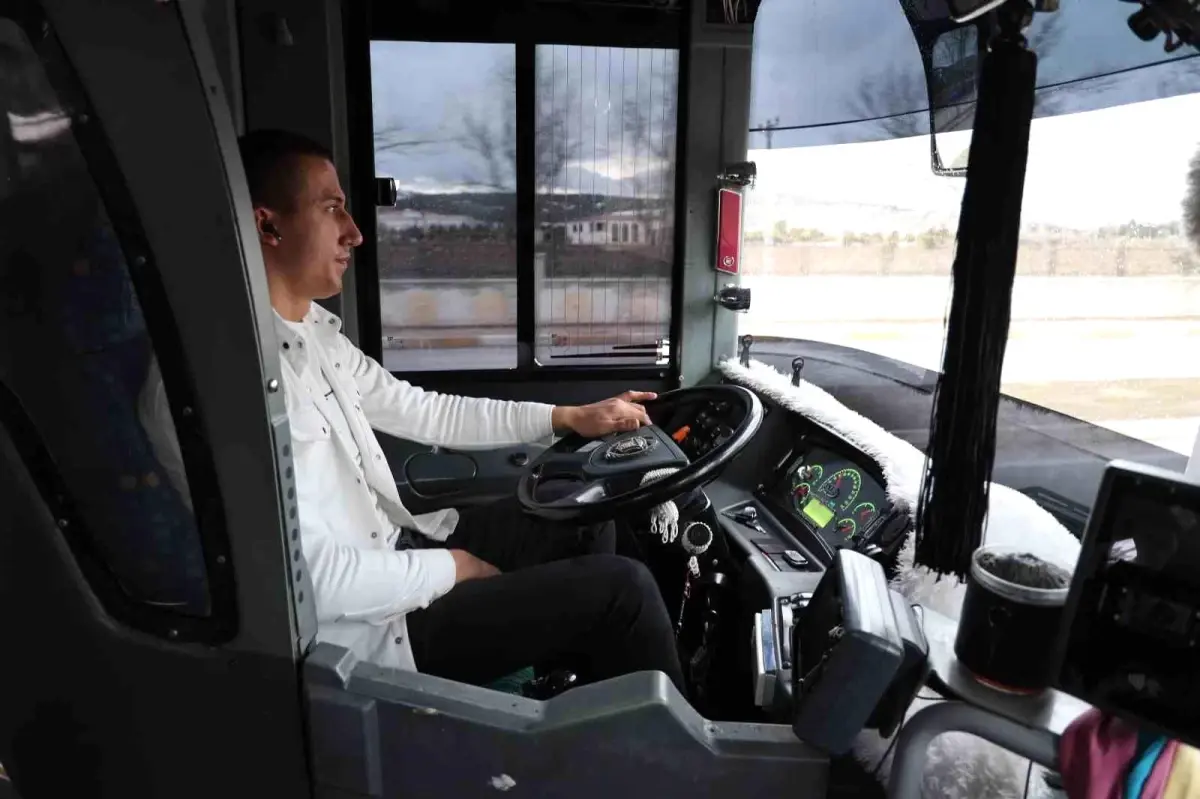 Sivas'ta halk otobüsü şoförünün hareketi takdir topladı