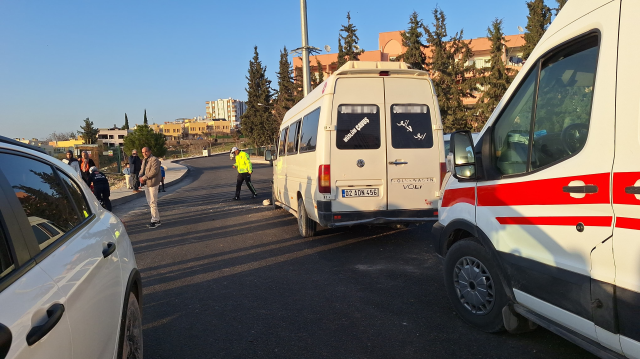 tarim iscilerini tasiyan minibus direge carpti 1 19570411 2764 m