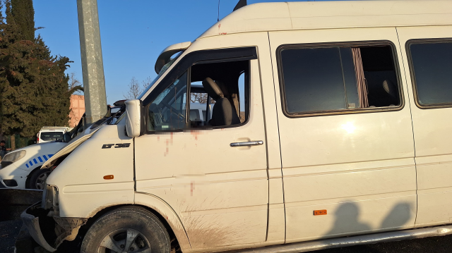 tarim iscilerini tasiyan minibus direge carpti 1 19570411 7623 m