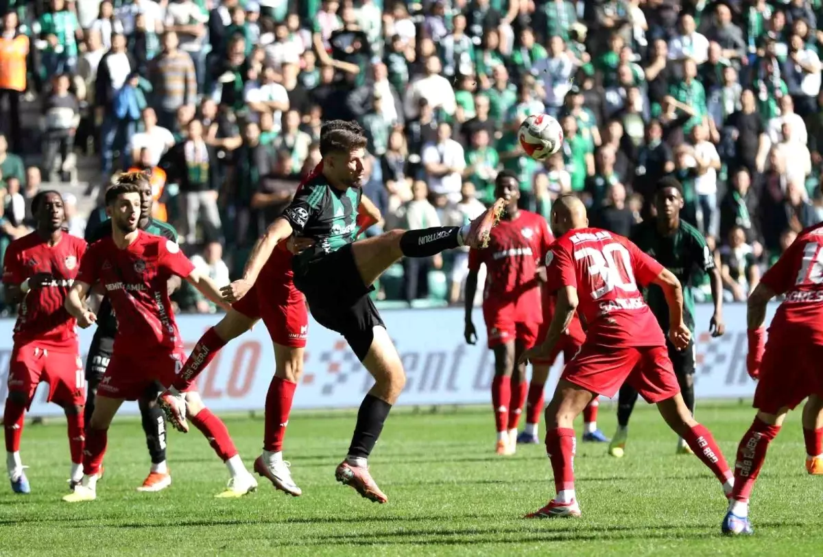 Trendyol Süper Lig: Kocaelispor: 1 Gaziantep FK: 0 (İlk yarı)