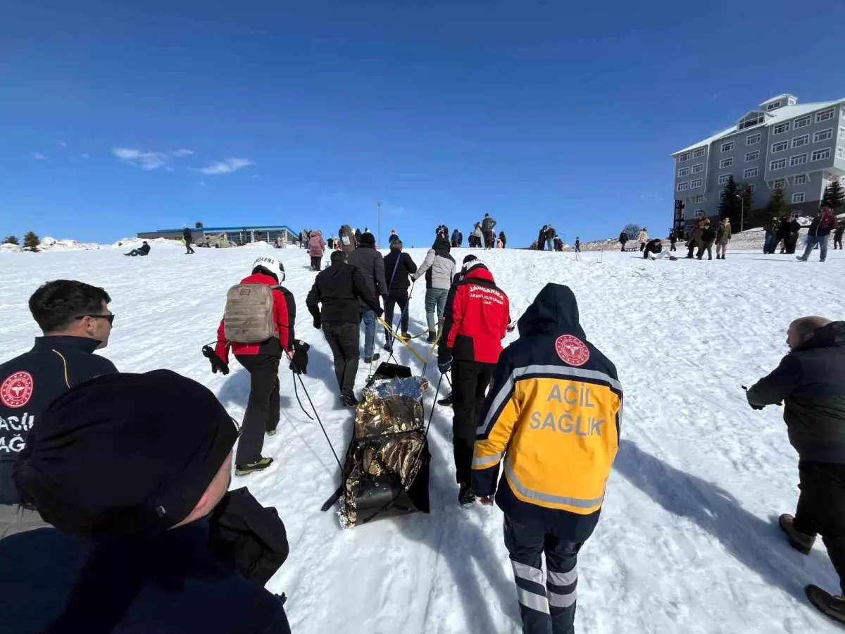 Uludağ'da kızak faciası: Dereye uçan tatilciyi JAK kurtardı