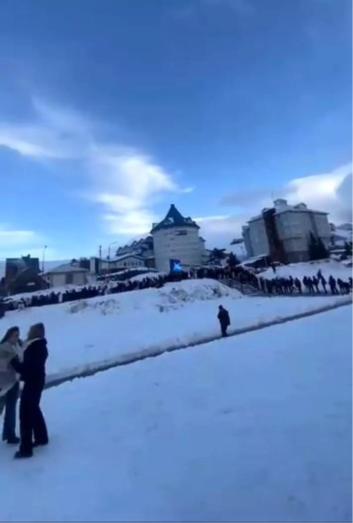 Uludağ'daki teleferik kuyruğu şaşırttı