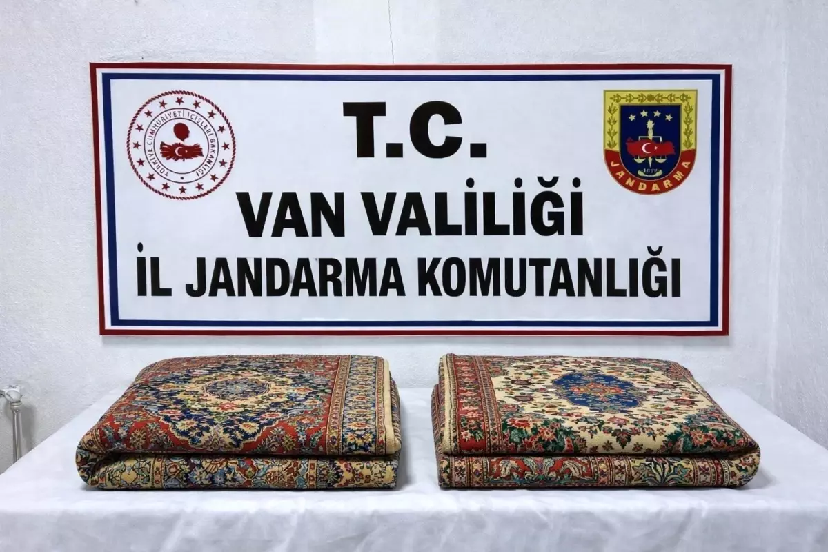 Van'da 1 milyon 200 bin TL değerinde gümrük kaçağı 2 adet halı ele geçirildi