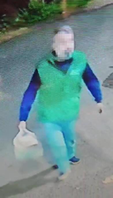 yerde baygin yatan ogretmenin uzerinden gecip 19569806 1358 m