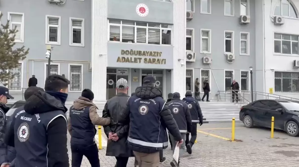 Ağrı'da göçmen kaçakçılığı operasyonu: 5 şüpheli yakalandı