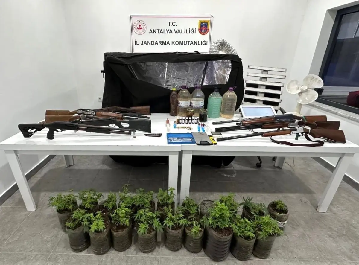 Alanya'da uyuşturucu operasyonu: Sıvı metamfetamin ve kenevir ele geçirildi
