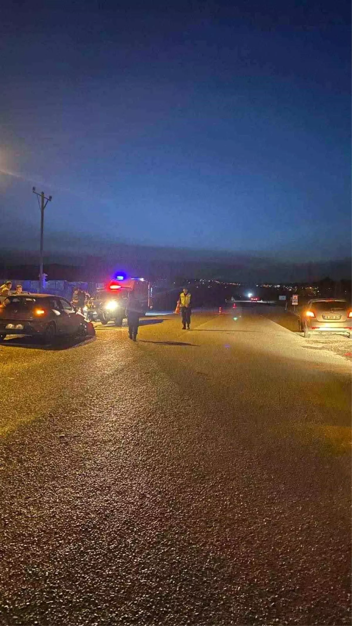 Bilecik'te iki araç çarpıştı: 3 yaralı