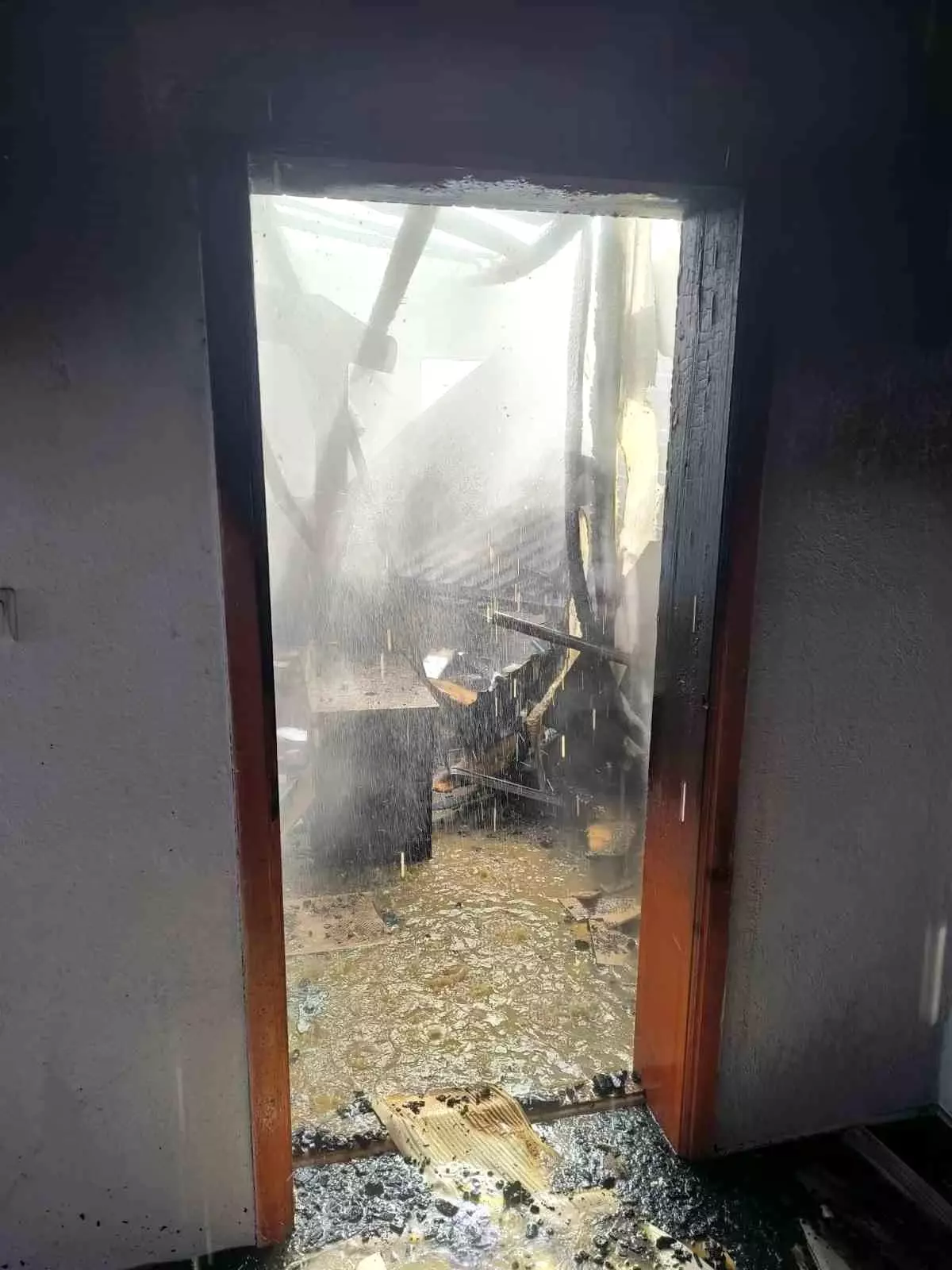 Çaldıran'da ev yangını