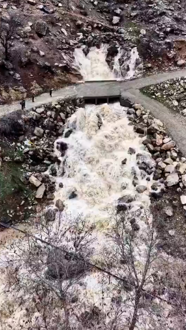 dag patladi icinden selale cikti 19571107 2163 m