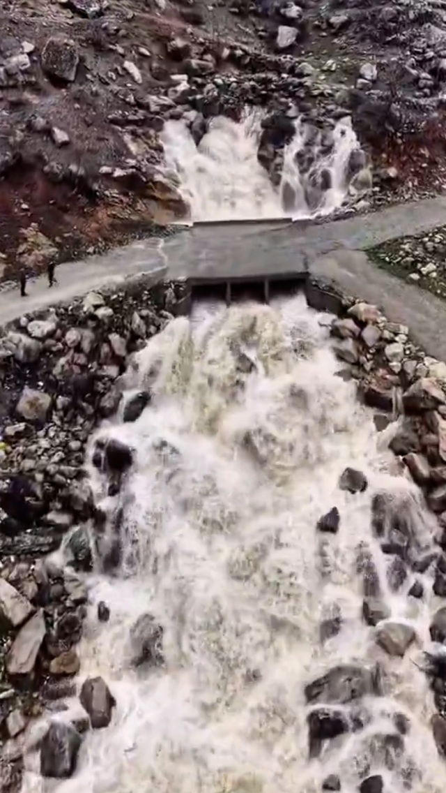 dag patladi icinden selale cikti 19571107 7179 m