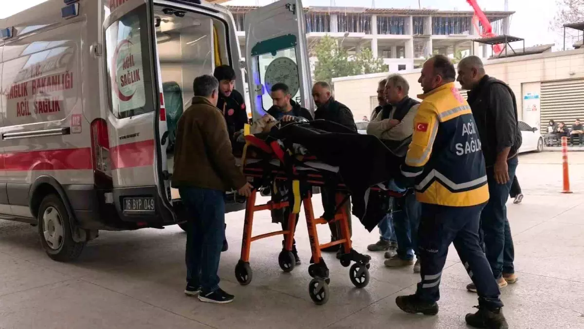 Elektrik akımına kapılan işçi 2'nci kattan düştü