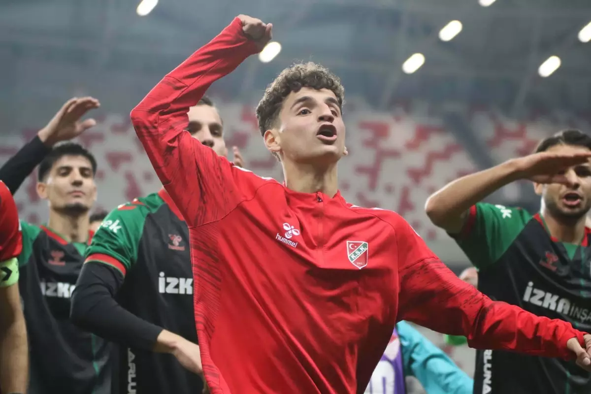 Fenerbahçe anlaşmaya vardığı Adem Yeşilyurt'un ilk taksitini ödüyor