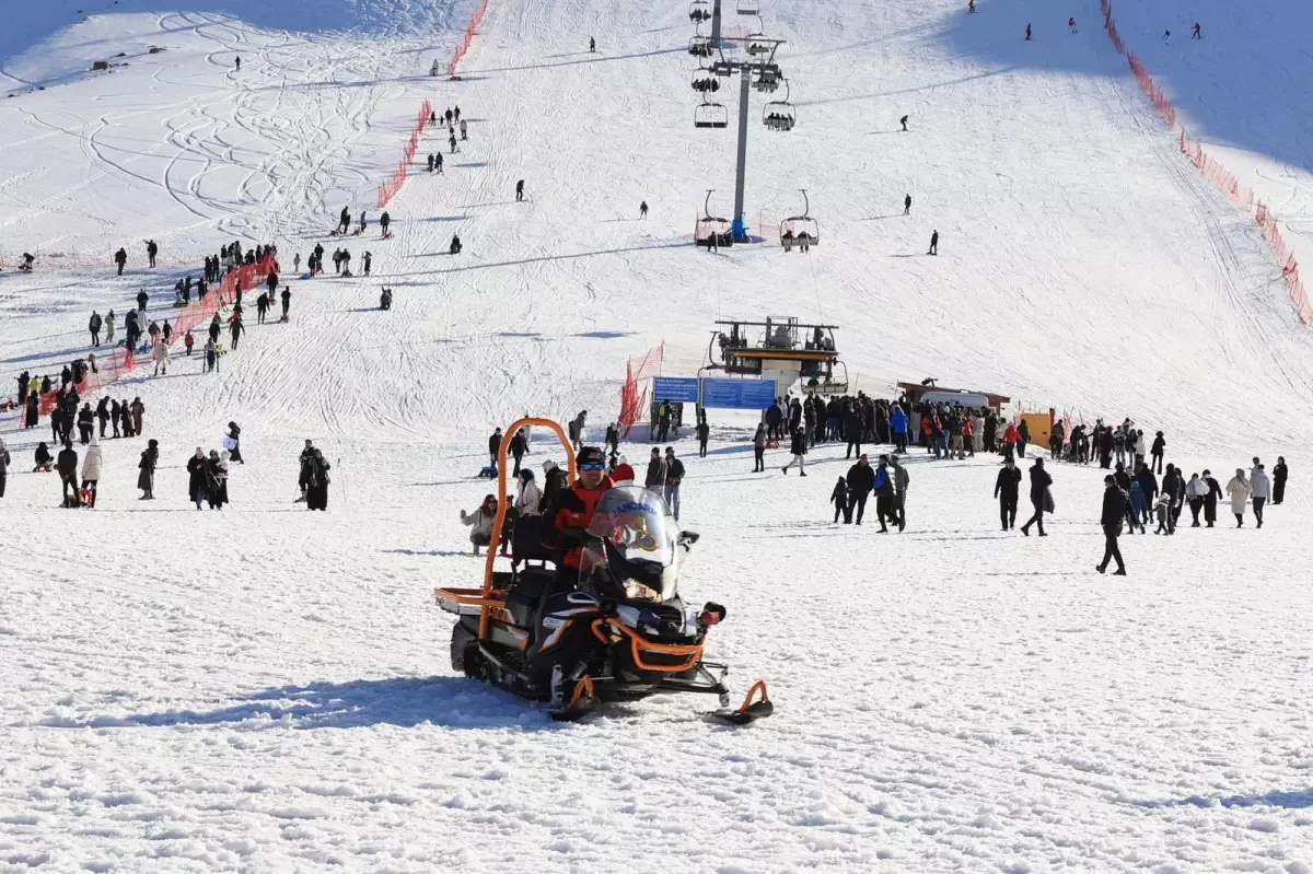 Hesarek Kayak Merkezi'nde Yoğun İlgi
