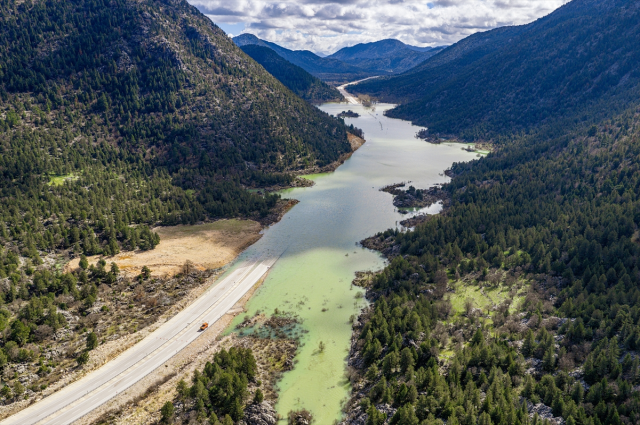 The road connecting two provinces has been like this for days! Even the traffic signs are submerged in water