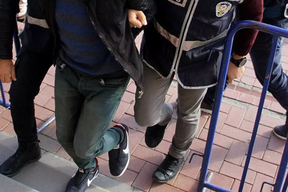 11 ildeki FETÖ operasyonunda yakalanan 52 vergi müfettişi tutuklandı