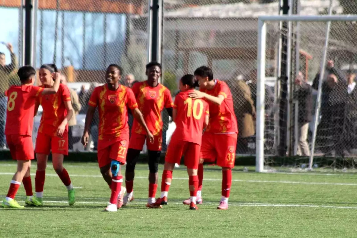 Kayseri Kadın FK şampiyon oldu