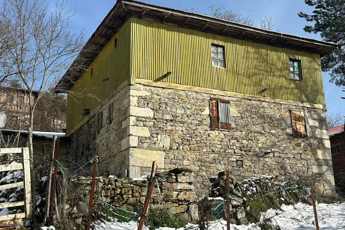 Müze gibi köy: Her duvarda tarihi tapınağın taşları var