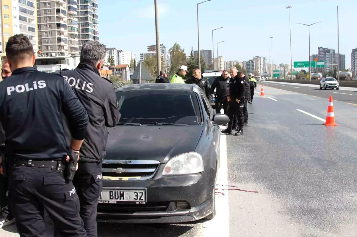 Otoyolda araç içinde sır ölüm: Başından tüfekle vurulmuş halde bulundu