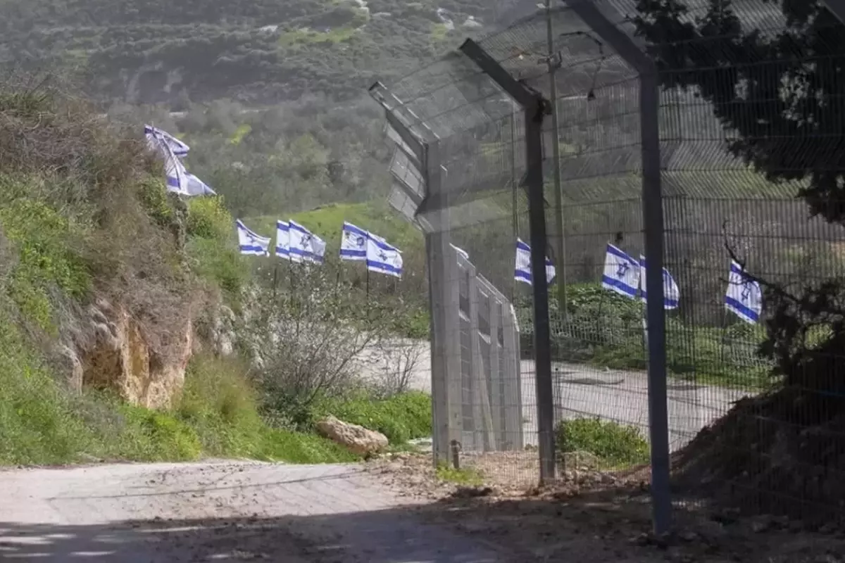 Rahat durmuyorlar! İsrail bayraklarını astılar