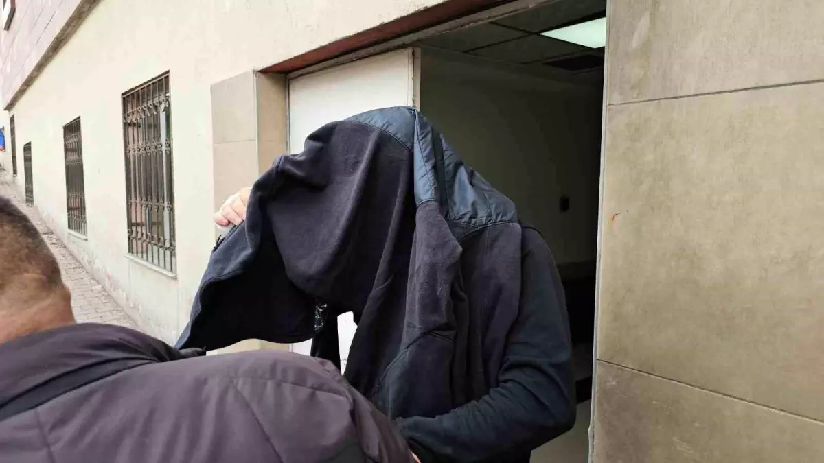 Suç örgütü operasyonunda gözaltına alınan 9 kişi adliyeye sevk edildi