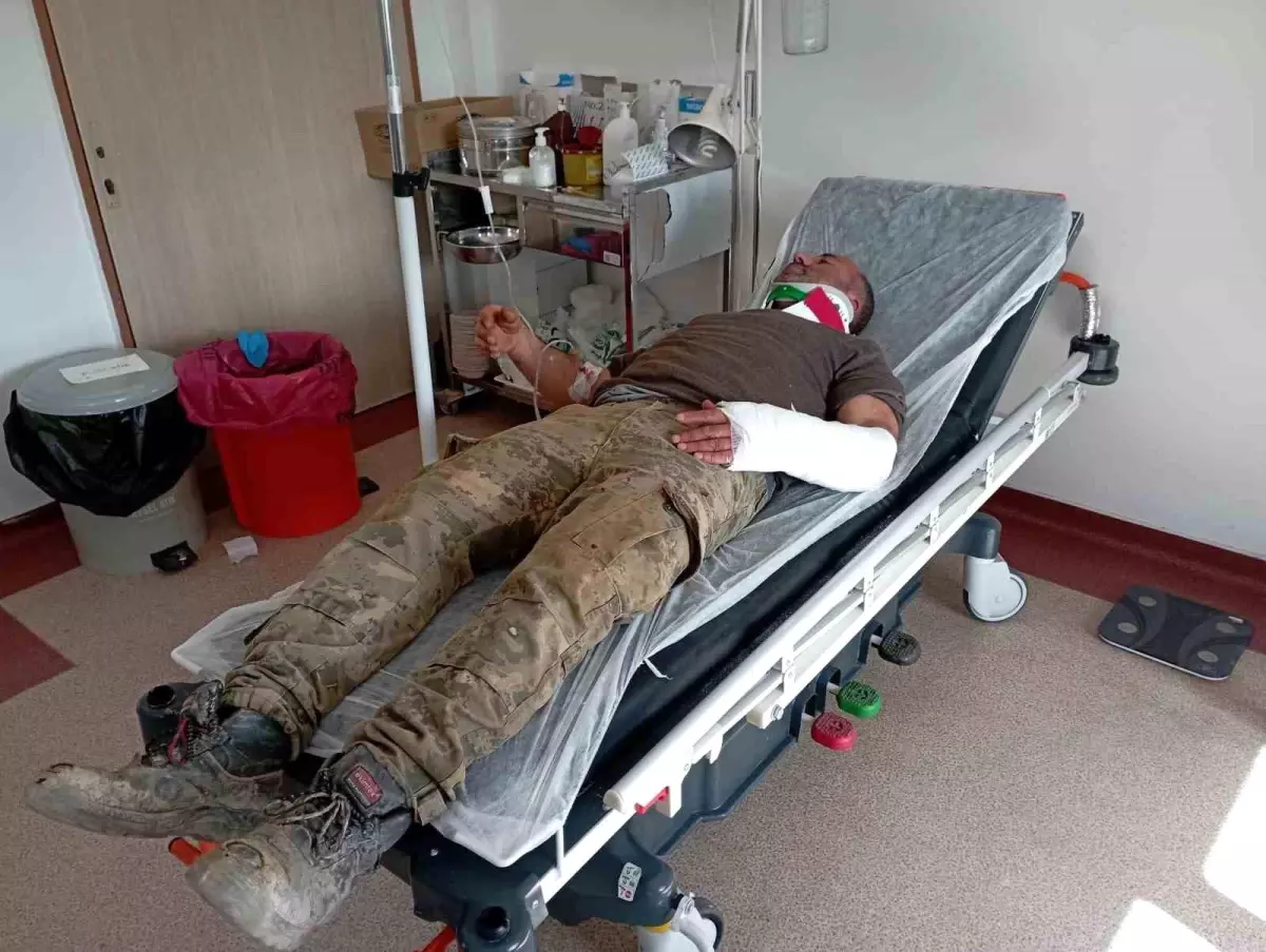 Tokat'ta otomobiliyle tarlaya düşen sürücü yaralandı