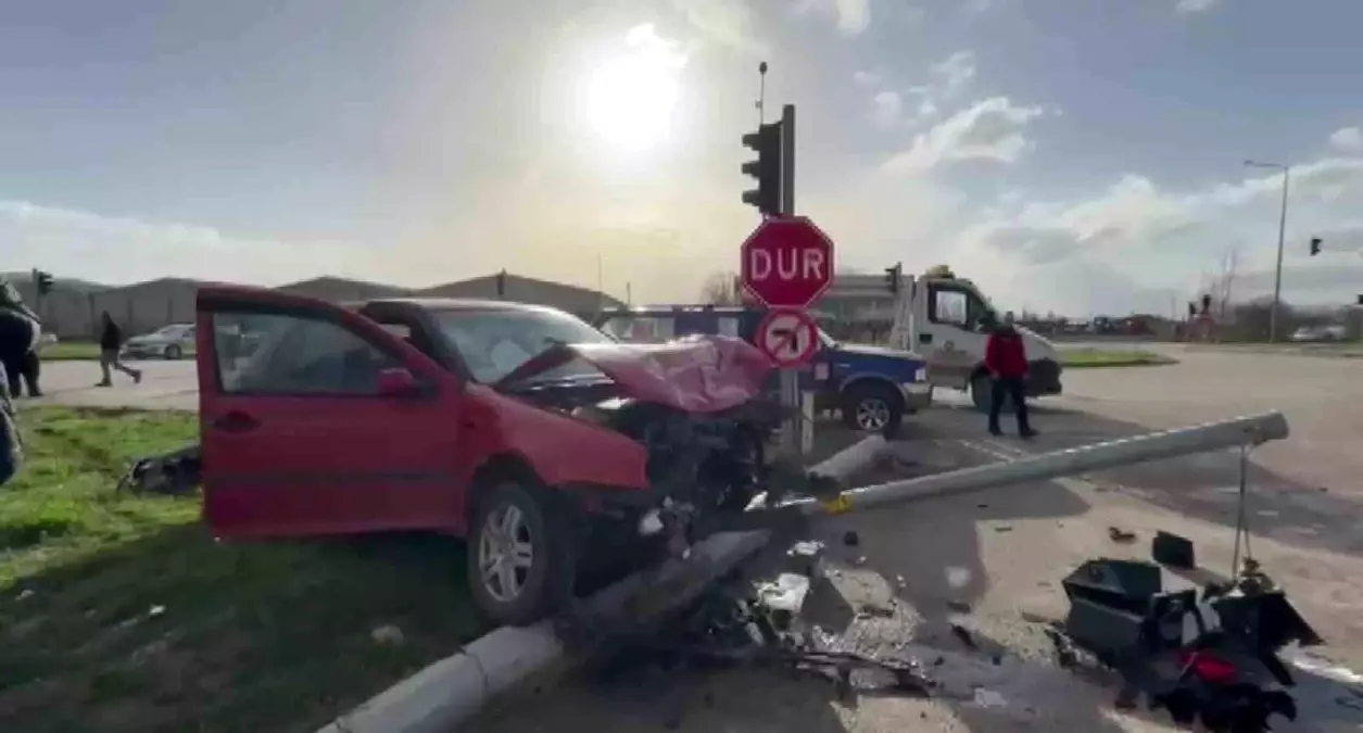 Amasya'da 2 araç çarpıştı: 2 yaralı