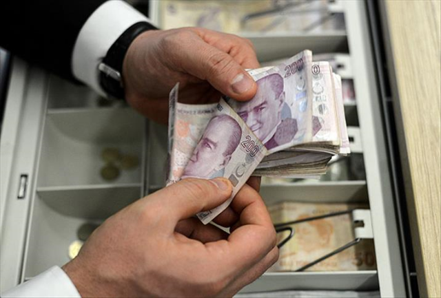 Second salary for minimum wage earners and civil servants