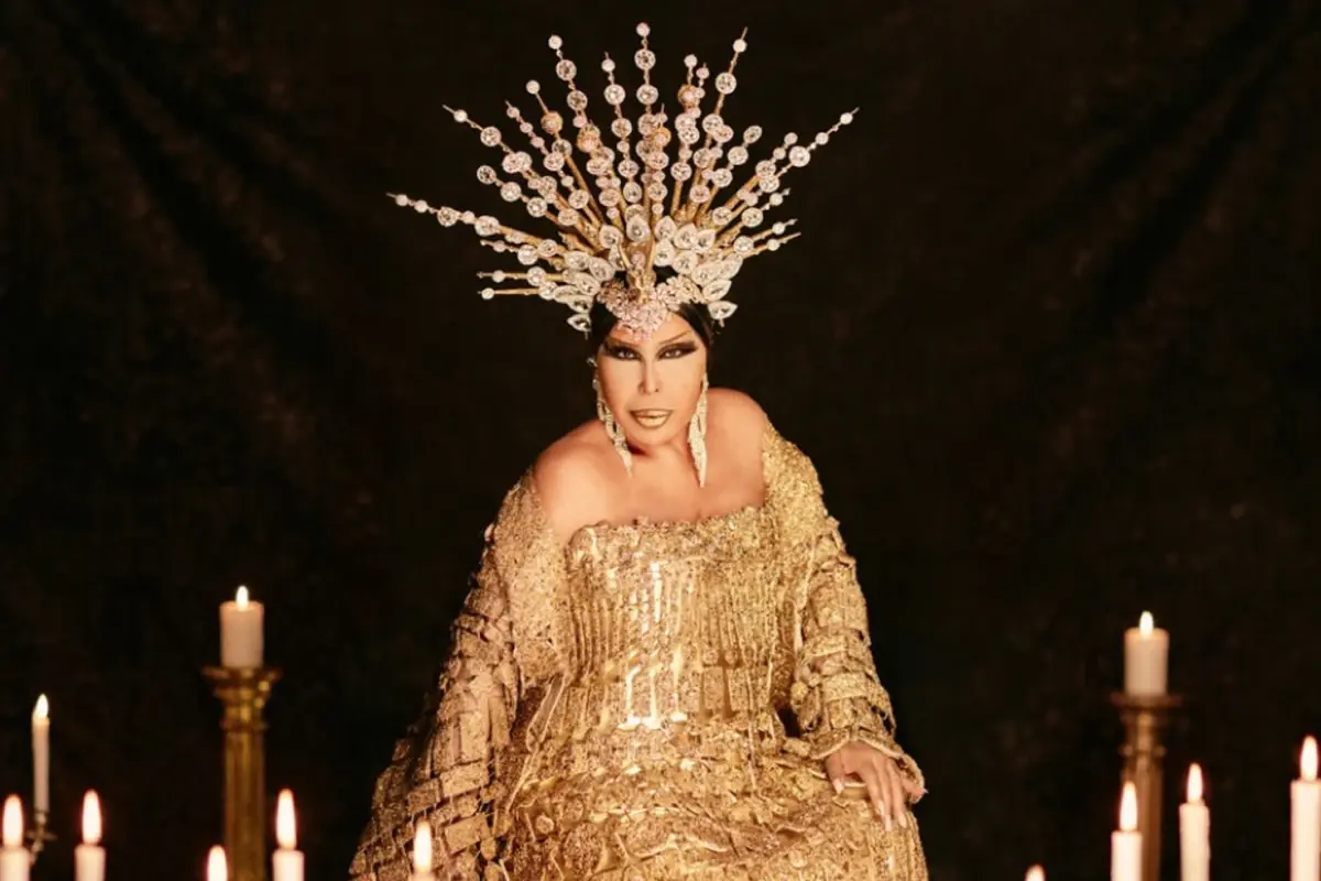 Bülent Ersoy yine yaptı yapacağını: Gold kaplama araç şaşırttı