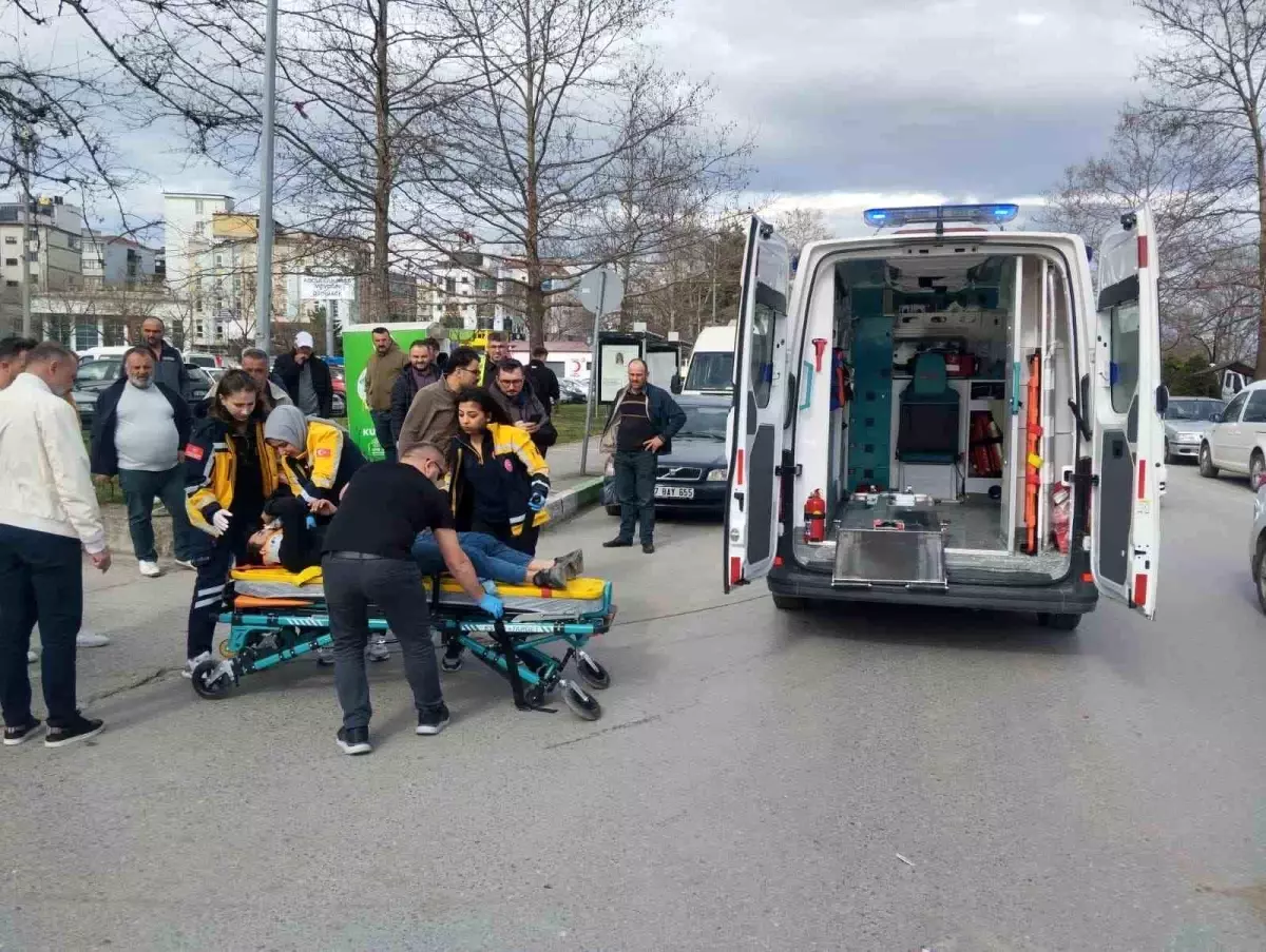 Çarşamba'da otomobilin çarptığı motosikletli yaralandı