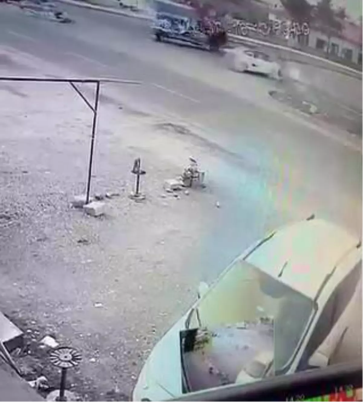 Diyarbakır'da feci kaza: Kamyonete çarptı, hayatını kaybetti