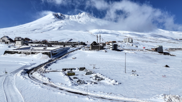 Erciyes Mountain has become the new winter route for caravan enthusiasts
