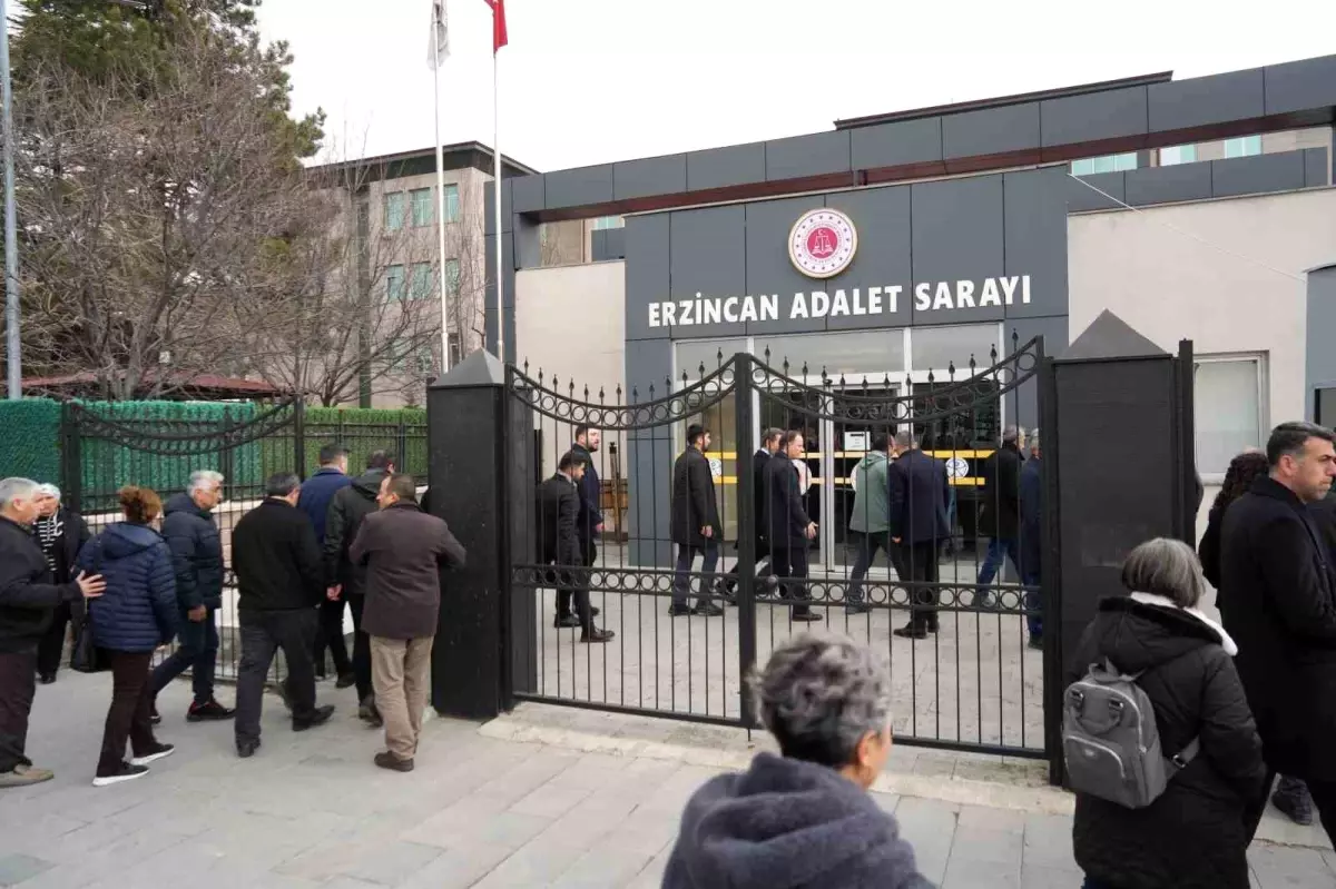 Erzincan'da 9 işçinin hayatını kaybettiği toprak kaymasına ilişkin dava 14 Nisan'a ertelendi