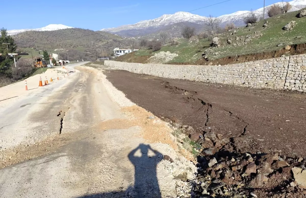 Gerger-Kahta Yolunda heyelan