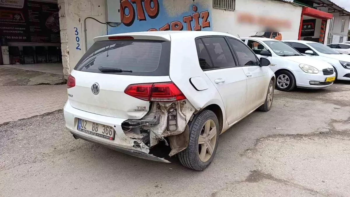 İki otomobilin çarpıştığı kazada 1 kişi yaralandı