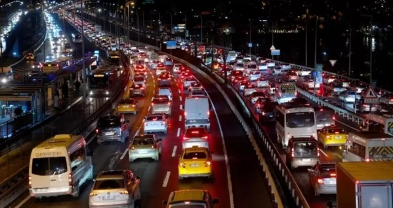 İstanbul'da trafik var mı? SON DAKİKA! 17 Şubat hangi ilçelerde trafik var, hangi yollar kapalı?
