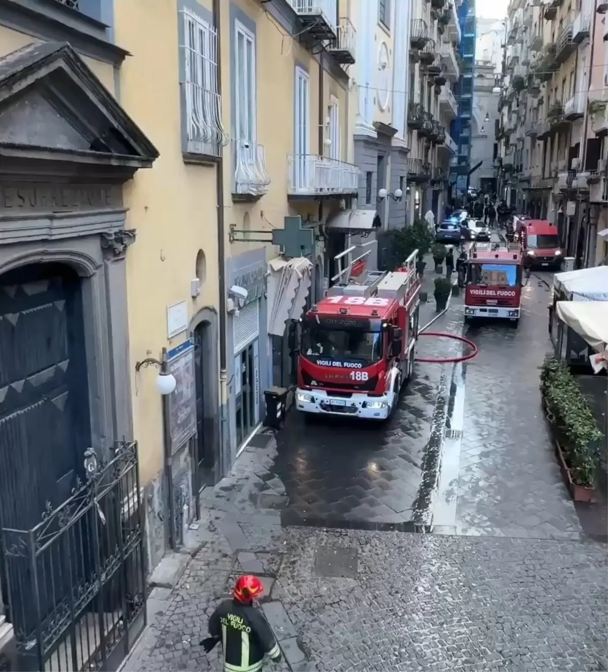 İtalya'da yangın: Tarihi tiyatro hasar gördü