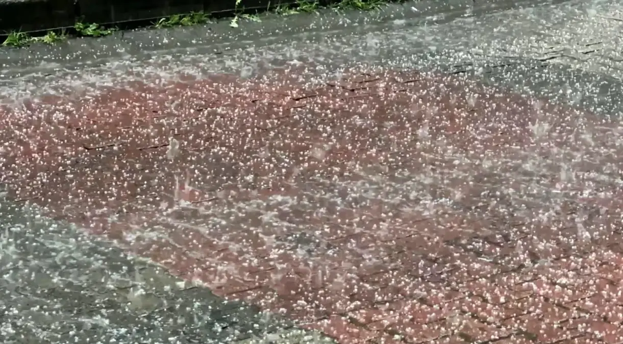 Kağıthane'ye dolu yağdı