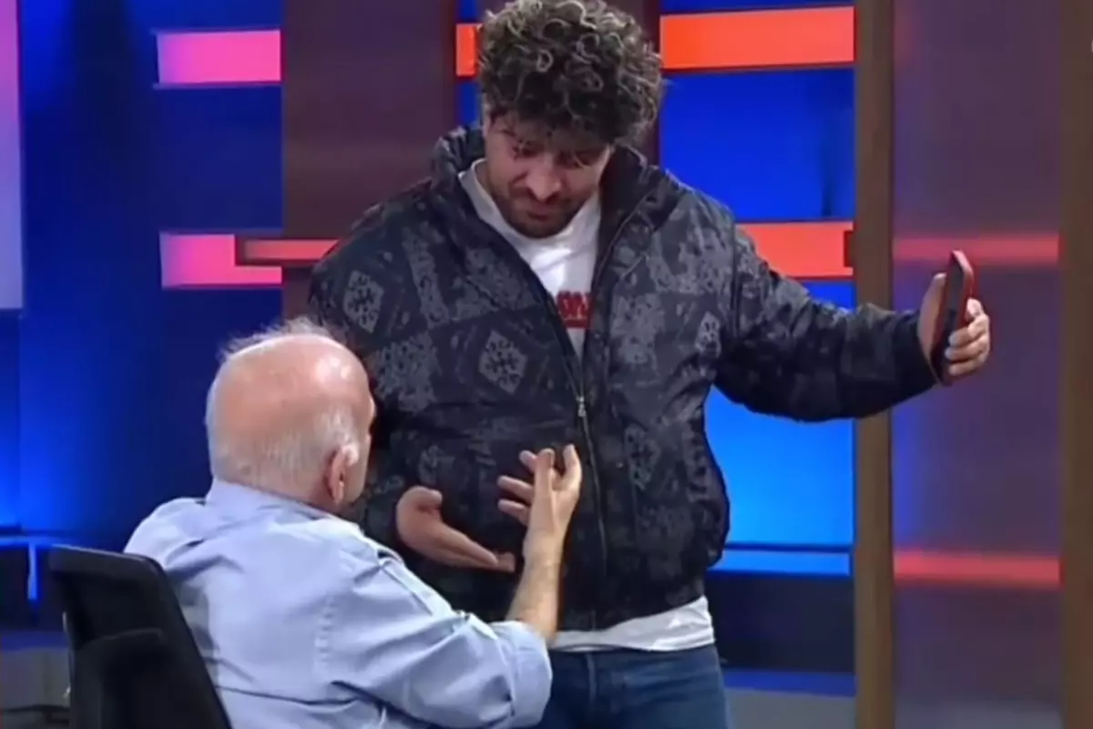 Konuşmayan adam Beyaz Futbol stüdyosunu bastı! Ahmet Çakar delirdi