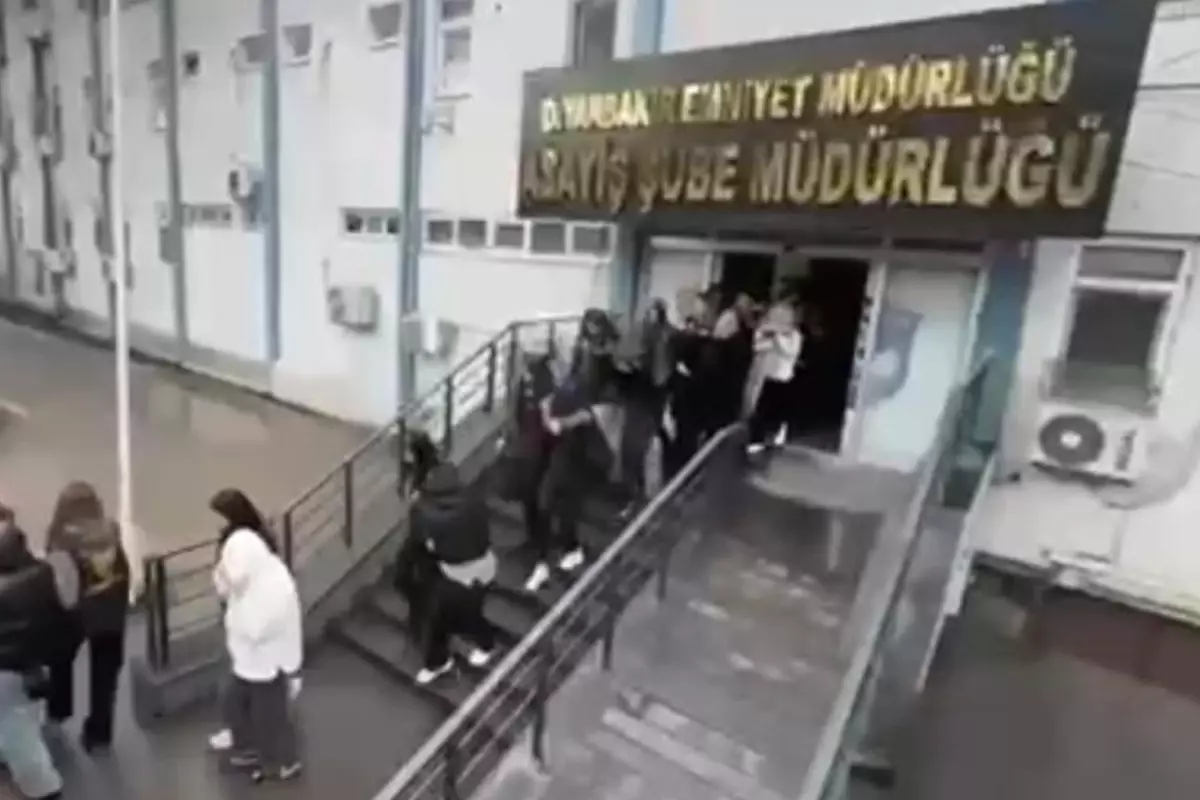 Masaj salonu görünümlü fuhuş ağına baskın! Hesaplarından çıkan para inanılmaz