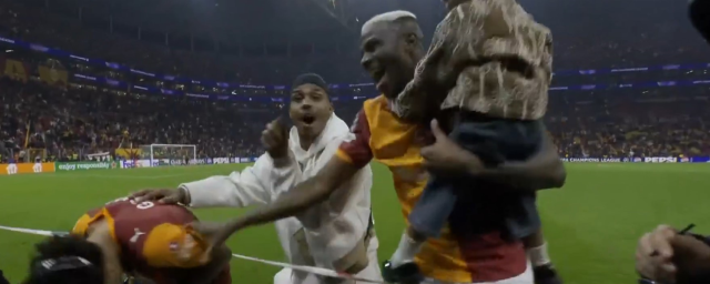 Surprise attack on Gabriel Sara after the match from Osimhen and Lemina