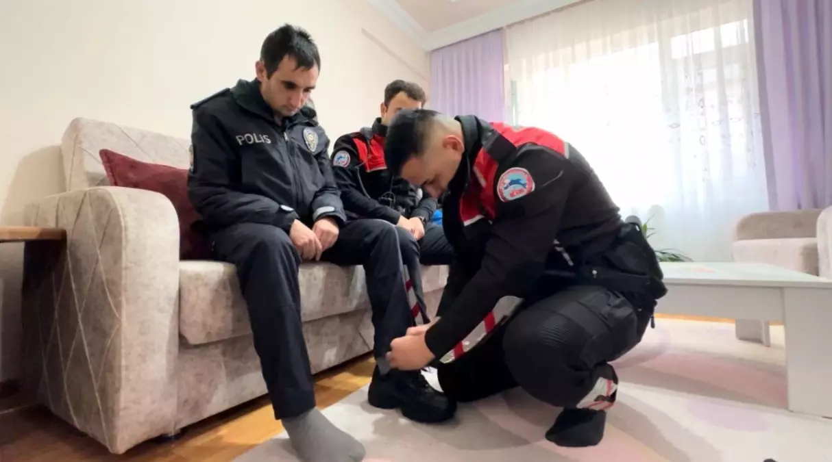 Polis sevdalısı engelli genç üniforma ile devriye görevine katıldı