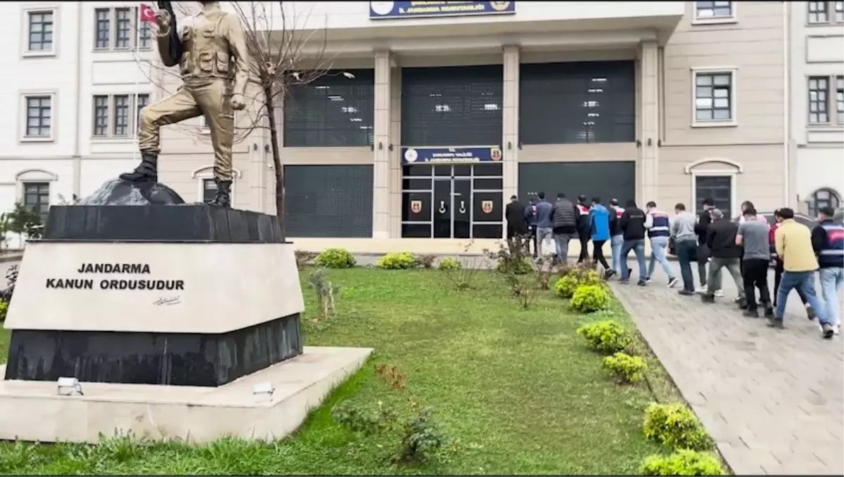 E-ticaret Yöntemiyle Dolandırıcılık Yapan 21 Şüpheliden 18'i Tutuklandı