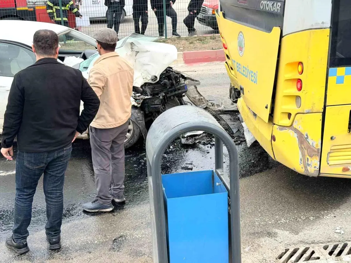 Siirt'te otomobil ile otobüs çarpıştı: 2 yaralı