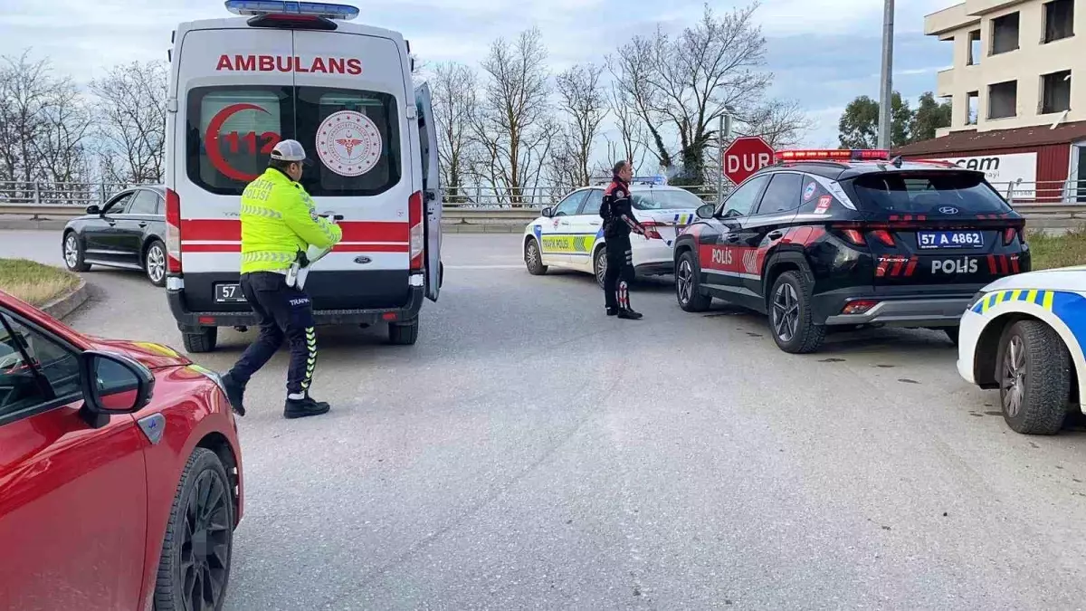 Sinop'ta motosiklet ile otomobil çarpıştı: 1 yaralı
