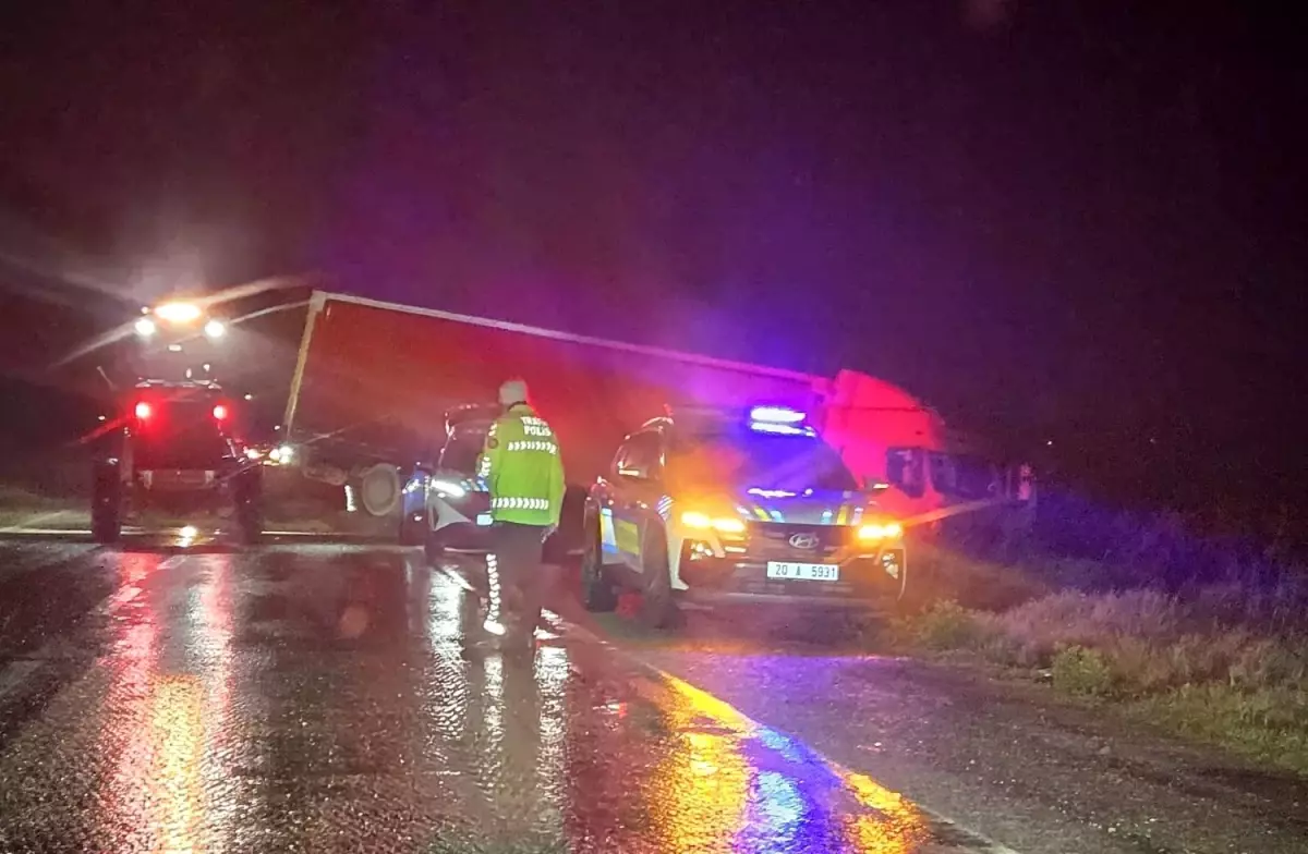 Tır şarampole uçtu