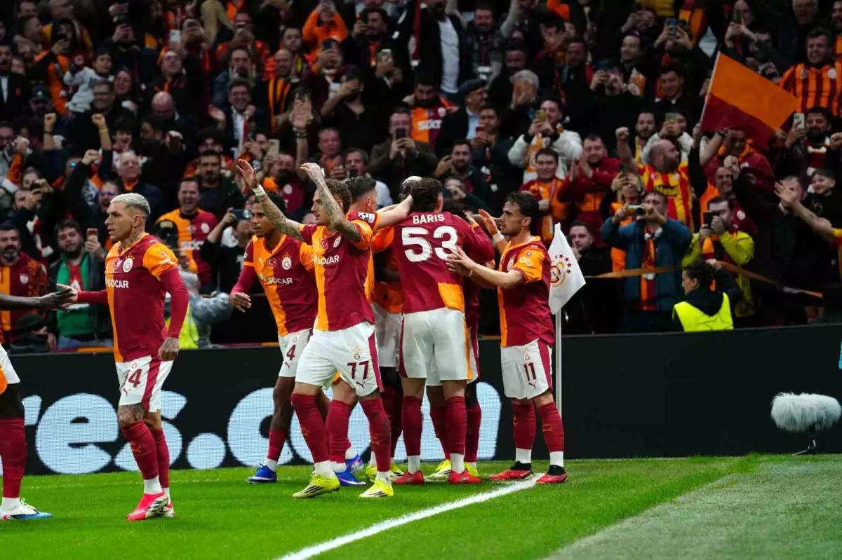 UEFA Şampiyonlar Ligi: Galatasaray: 1 Juventus: 2 (İlk yarı)