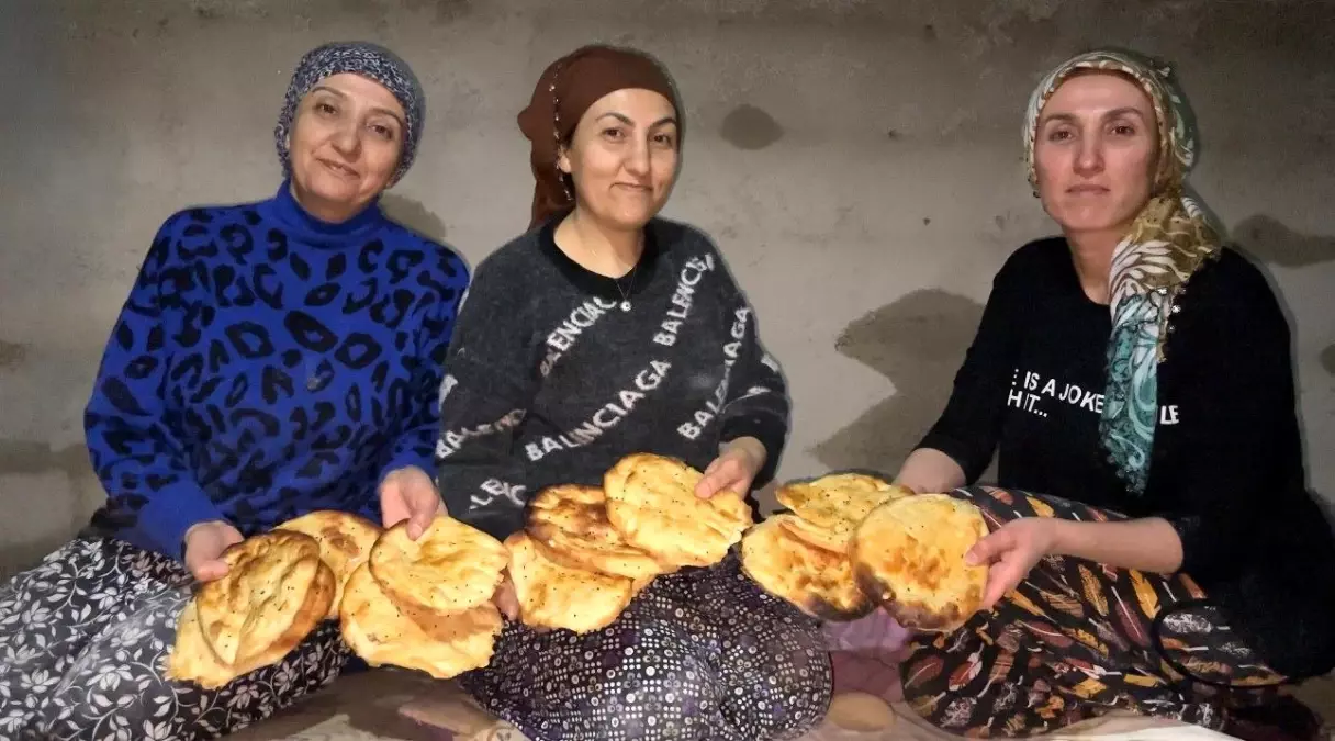 Yüksekova'da Ramazan hazırlığı: 3 kız kardeşten tandır başında tatlı mesaisi