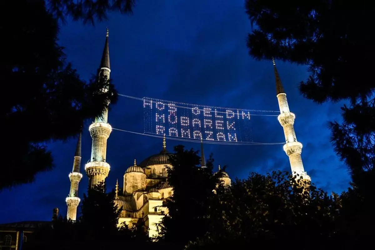 11 ayın sultanı bu yıl da farklı tarihlerle karşılanıyor! Arabistan "Çarşamba", Türkiye "Perşembe" dedi