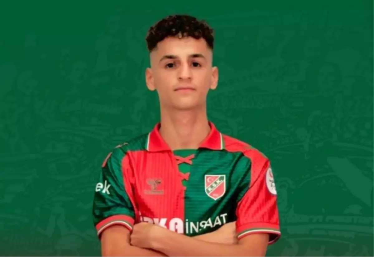 Adem Yeşilyurt kimdir, kaç yaşında, mevkisi ne? Adem Yeşilyurt Fenerbahçe'de Süper Lig maçına çıkabilir mi?